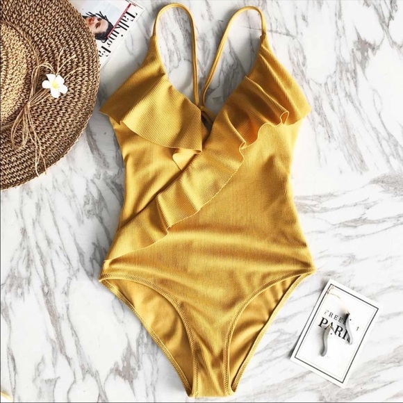 ✂️🎉HP🎉NEW!!! Gorgeous Yellow Ruffle Swimsuit - Picture 4 of 5